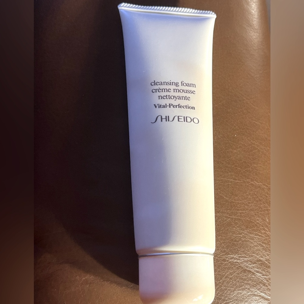 Shiseido Vital-Perfection Cleansing Foam